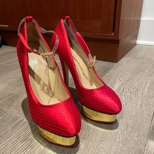 Charlotte Olympia Red platform shoes with gold platform size 38.5 / US 8
